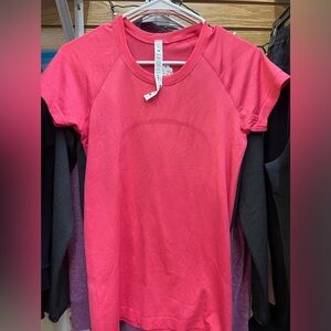 Lululemon size 6 short sleeve Top